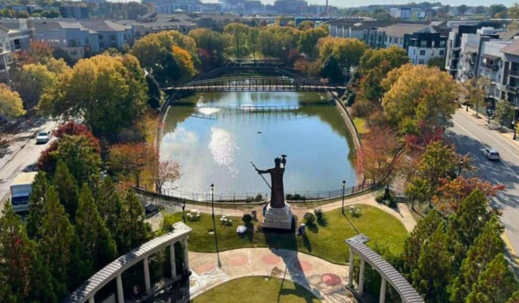 Este gran festival gratuito de arte y cultura persa se apoderará del Pardis Park de Atlanta solo por un día este fin de semana: deliciosa comida persa, puestos de artesanía, música en directo, la estatua más nueva de Atlanta y mucho más