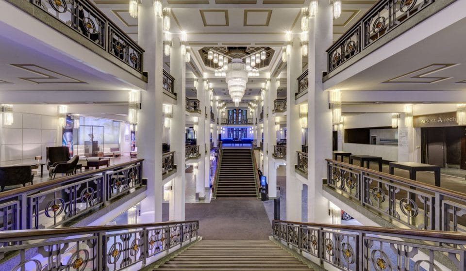 Ihr könnt drei Haselnüsse für Aschenbrödel im Friedrichstadt-Palast erleben