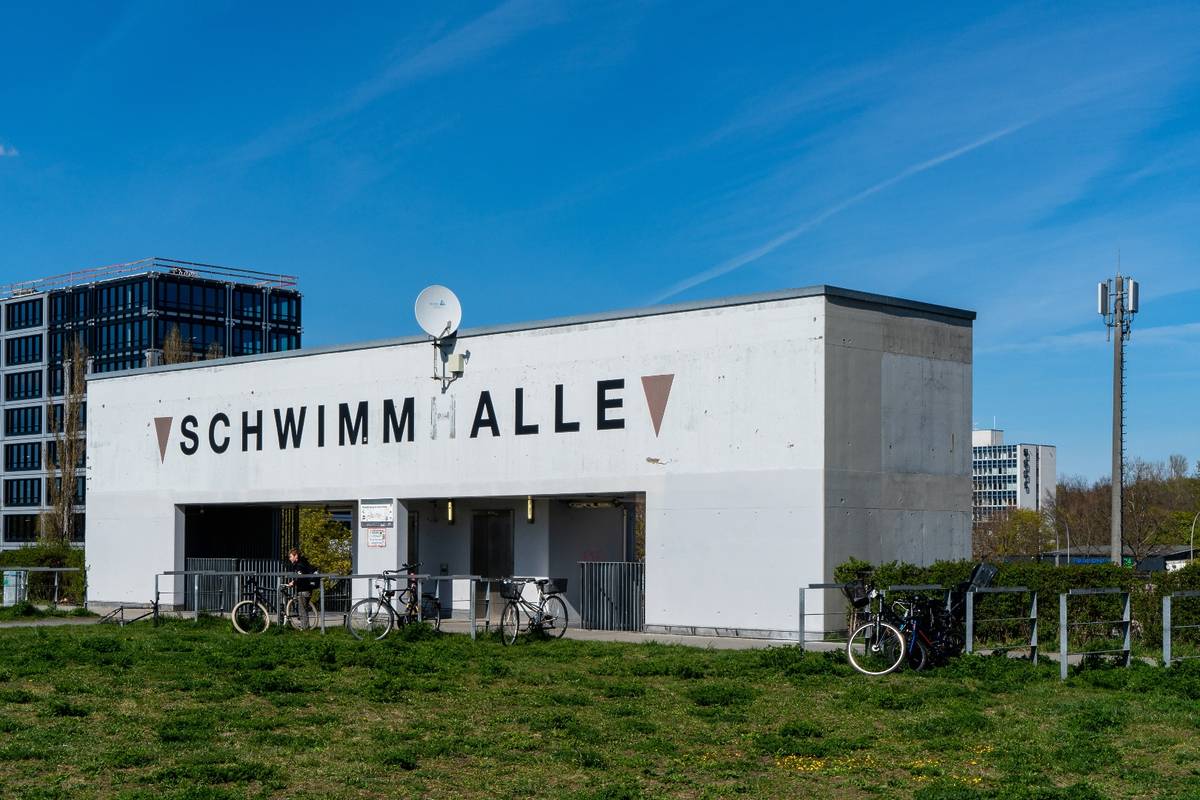 Schwimmhalle