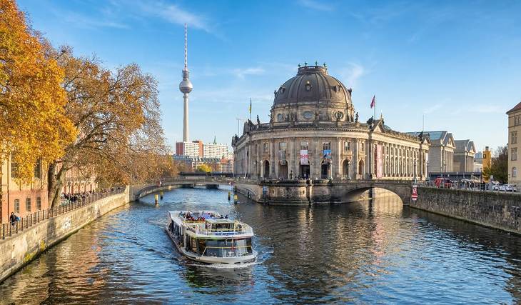La nature reprend son souffle, on cherche un peu de réconfort – et en même temps, des événements passionnants nous attendent : voilà ce qu’est le mois de novembre à Berlin