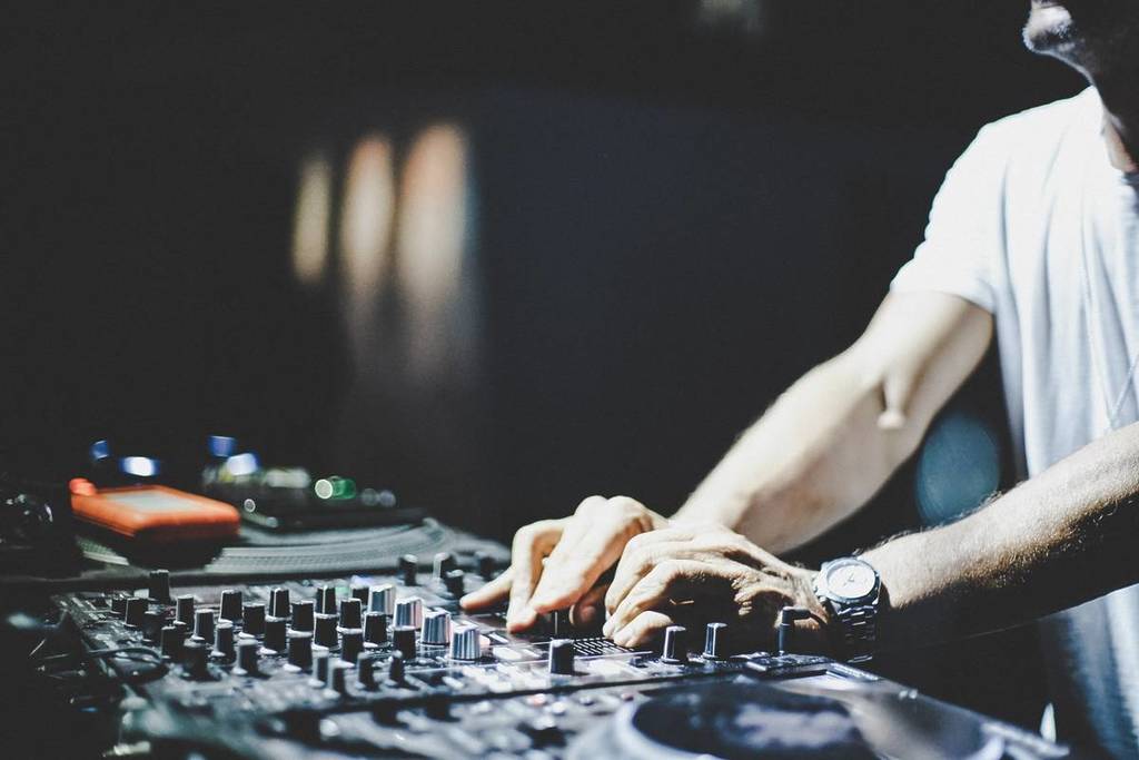 DJ au club