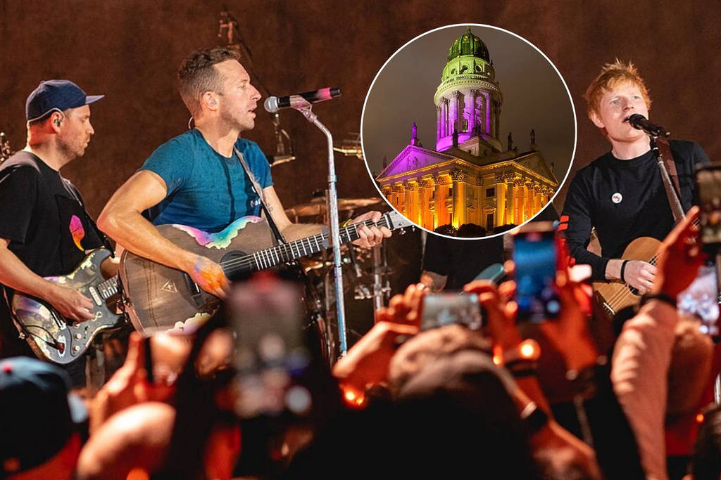 Ed Sheeran en Coldplay staan samen op het podium tijdens een concert / Französischer Dom in Berlijn