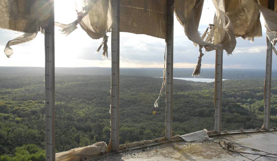 Dieser 120 Meter hohe Berliner Berg aus Trümmern von 400.000 Gebäuden war einst NSA-Abhörstation – heute ein Techno-Tempel für 12 €