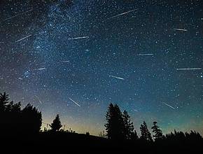 Perseiden 2025 über Berlin: Die größte Sternschnuppen-Nacht des Jahres mit bis zu 100 Meteoren pro Stunde