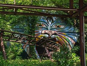 Seit 2002 geschlossen, soll dieser verlassene Freizeitpark, bekannt für sein 45 Meter hohes Riesenrad, bis 2027 für bis zu 70 Mio. € restauriert und wiedereröffnet werden