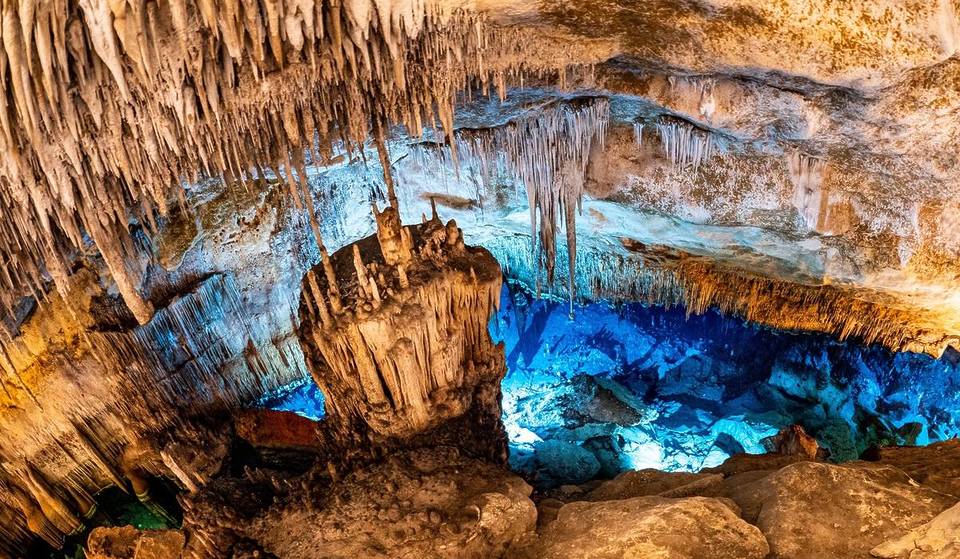 Better than any water park: Mallorca’s 11-million-year-old dragon cave – 25 meters deep, 2.4 kilometers long – takes you on boat trips as if from another world