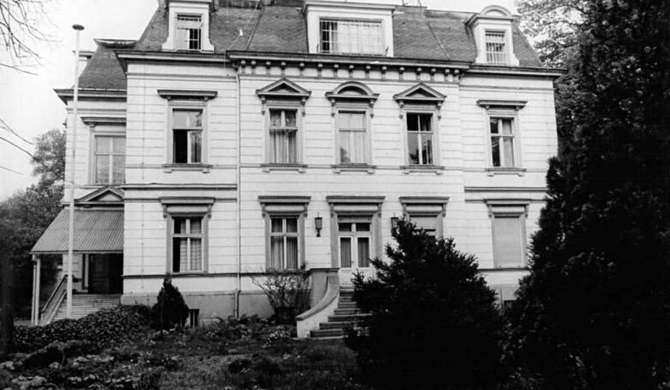 Built in 1970, the Stasi used this ghost consulate with a secret tunnel, which was only discovered in 2023, to monitor escape movements – a listed building since 2014