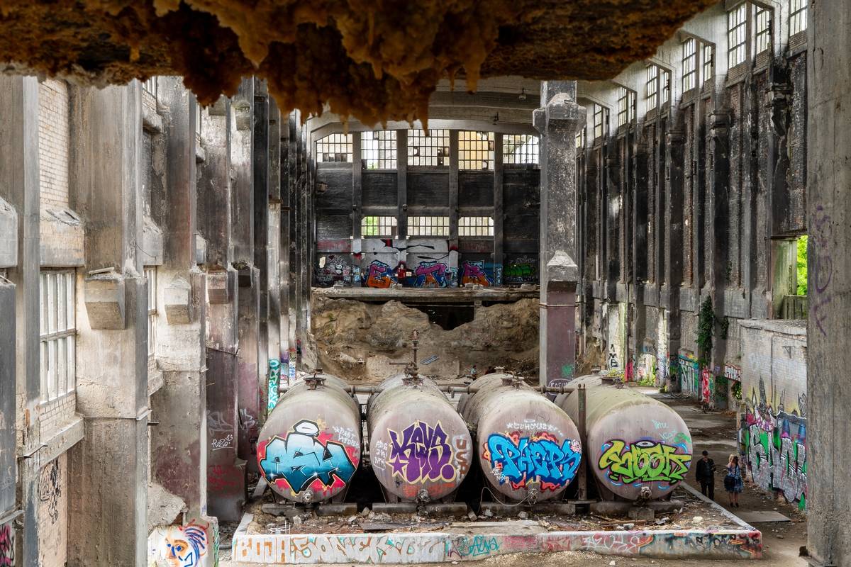 Did you know that just 25 km from Berlin, a 120-year-old chemical plant  with more than a dozen buildings served as the backdrop for "The Hunger  Games - Part 2"?