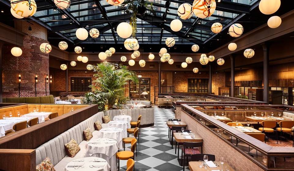 Het communicatiecentrum van het Duitse Rijk, gebouwd in 1916 in neoklassieke stijl met art-deco-invloeden, werd in 2022 heropend als luxe restaurant in een boetiekhotel in Berlijn