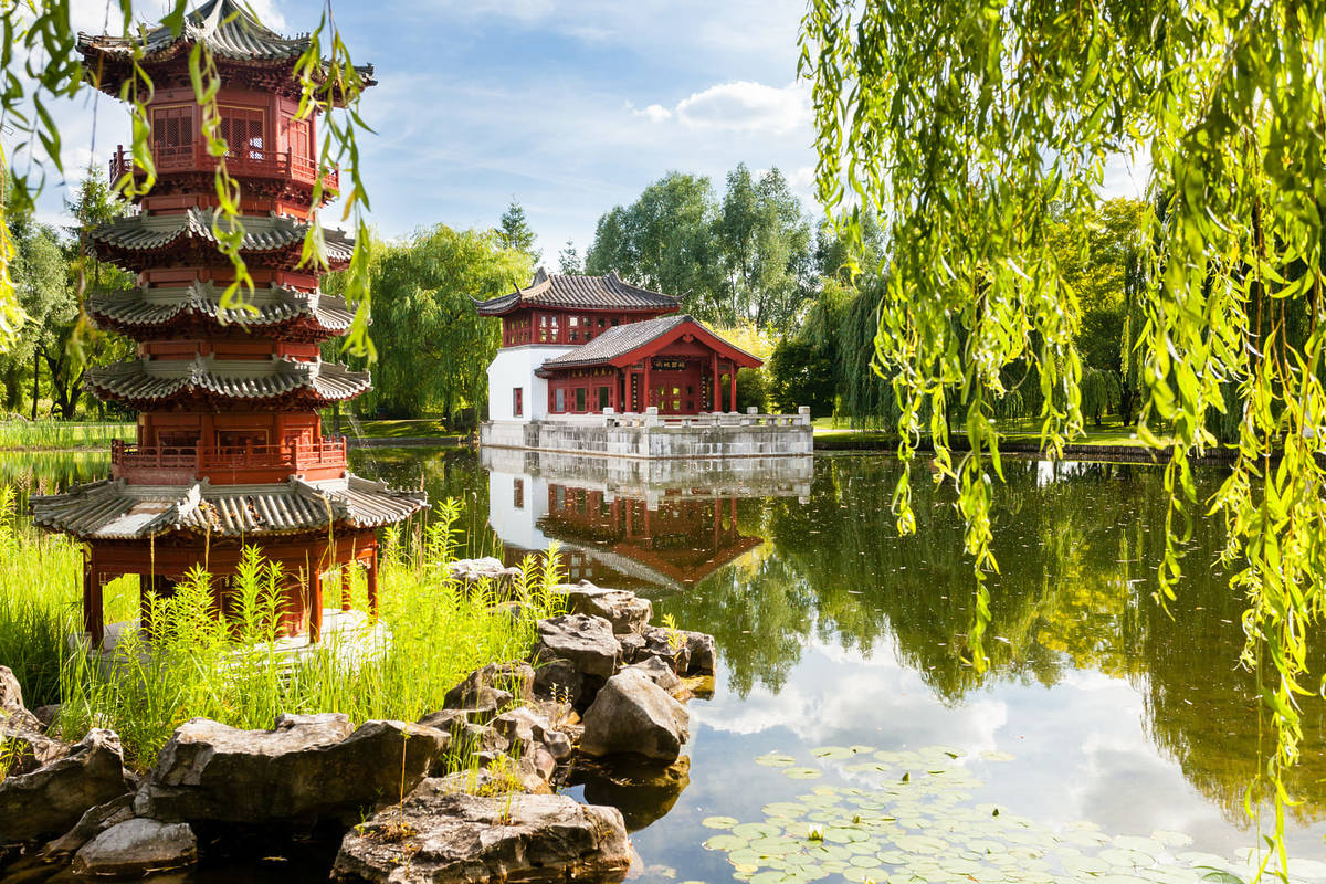 Right in the heart of Berlin lies a 43-hectare, world-famous recreational area that transports you all the way to Bali and is home to Berlin’s only cable car