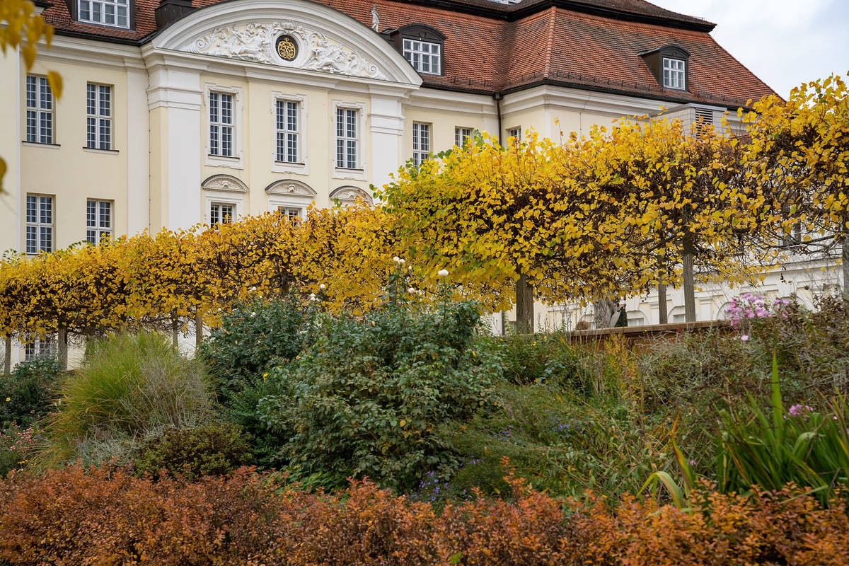 Schloss mit Herbstfarben