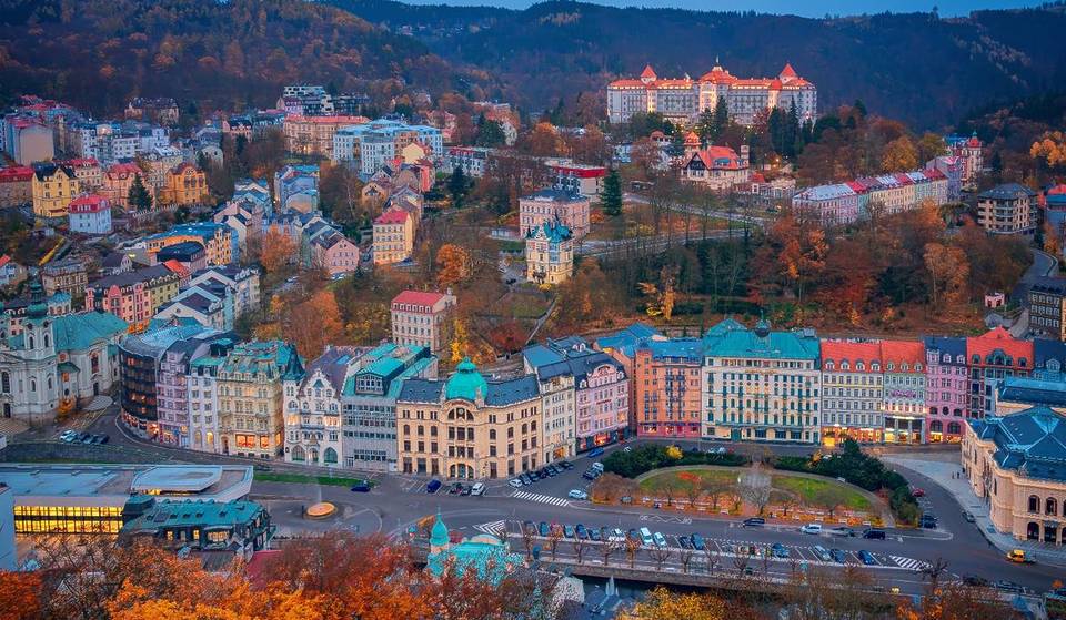 Le week-end parfait : à quelques heures seulement au sud de Berlin, l&rsquo;une des villes thermales les plus célèbres d&rsquo;Europe vous attend avec ses quelque 80 sources thermales &#8211; la deuxième patrie de Goethe et la station thermale de Beethoven, Chopin et Wagner.