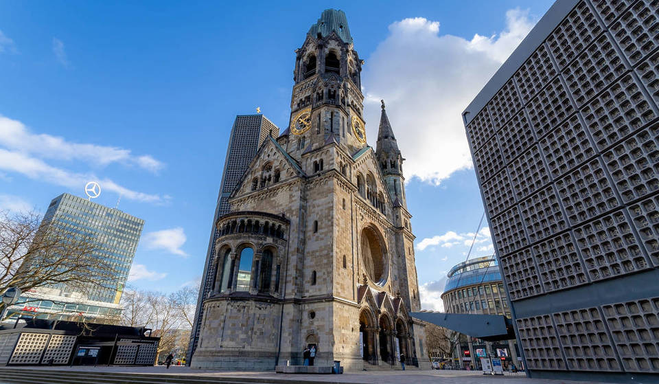 Der &#8222;hohle Zahn&#8220; von Berlin: Warum diese Kirche zwei verrückte Spitznamen trägt &#8211; und was sie so besonders macht