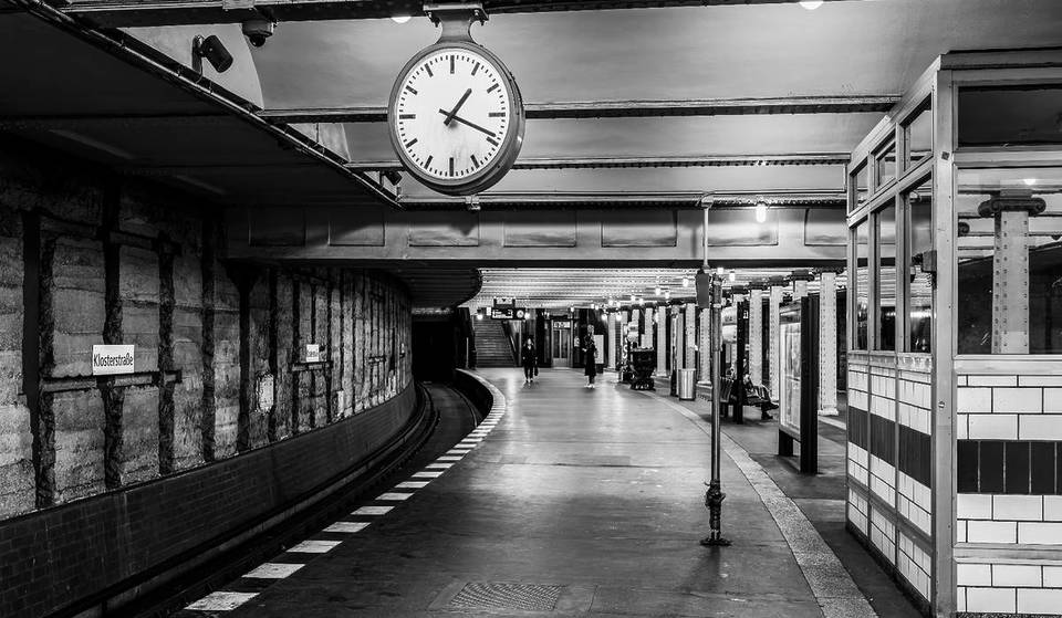 Dit drukke metrostation in Berlijn is een geheime nucleaire bunker &#8211; gebouwd voor 3300 mensen in geval van oorlog