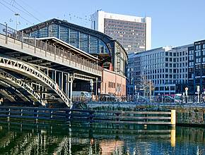 Räumung an einem der wichtigsten Berliner Bahnhöfe: Wie ein spektakulärer Vorfall vor 13 Jahren für den Leerstand so vieler Läden verantwortlich ist