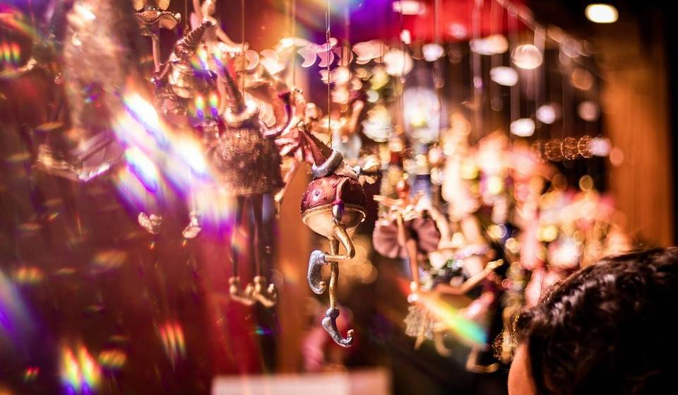 Le seul marché de Noël queer de Berlin : sous le tracé du métro de la Nollendorfplatz, la Christmas Avenue fait la fête aux couleurs de l&rsquo;arc-en-ciel