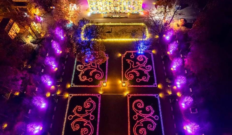 Auf 160 Hektar erstreckt sich unweit des Alexanderplatzes der Weihnachtsmarkt im größten Tierpark Europas – alle Infos zum märchenhaften Wunderland in Berlin!