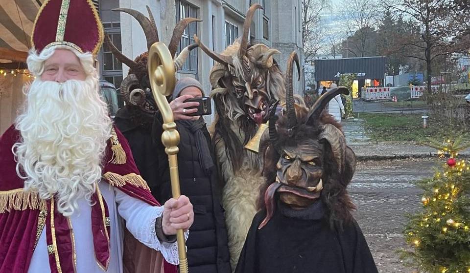 Der gruseligste Weihnachtsmarkt Berlins: Zur Adventszeit wird es nicht nur festlich, sondern auch ein wenig düster – und der Krampus hält die Geschenke schon im Stiefel für euch bereit!