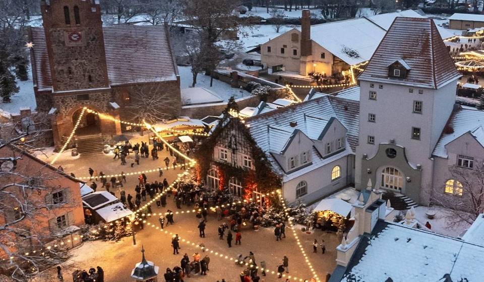 Brandenburg’s most traditional Christmas market – only 1 hour from Berlin: a huge area around an 18th century palace takes you back to baroque times