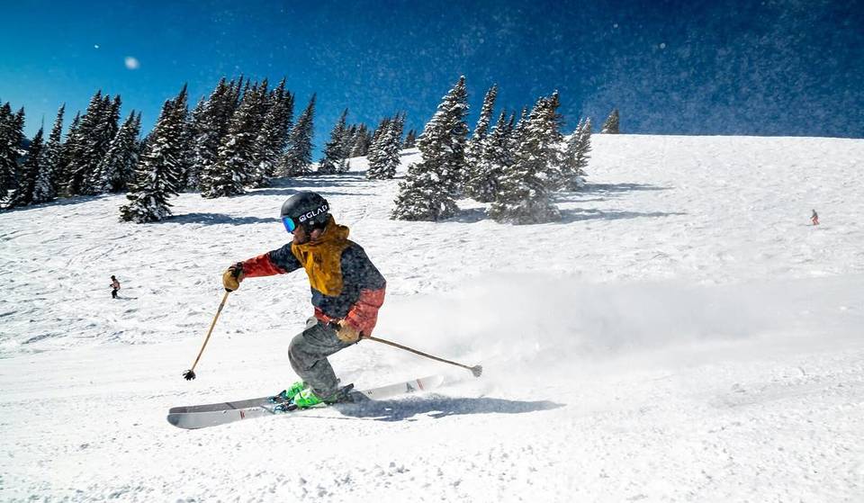 Ski fahren in Berlin? Nur 90 Minuten entfernt liegt das nördlichste Skigebiet Deutschlands mit eigenem Lift und Sprungschanze