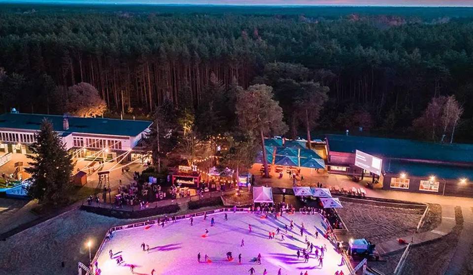 30 Minuten vom Berliner Zentrum zur riesigen Winter-Erlebniswelt: 1.000 m² große Eisbahn mit Schlittschuh-Disco, Live-DJ und exklusiver Silvester on Ice Party