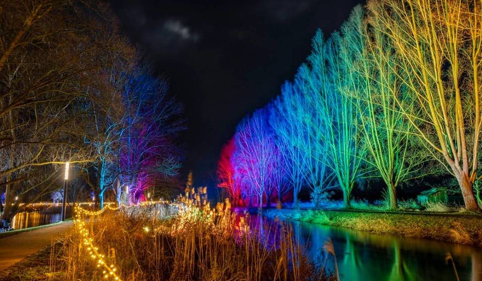 1 Stunde von Berlin starten heute die schönsten Lichtinstallationen Brandenburgs: Polarlicht-Express, Cinderella-Kutsche, leuchtende Zuckerwatte & ein großes Mini-Taschenlampenkonzert!