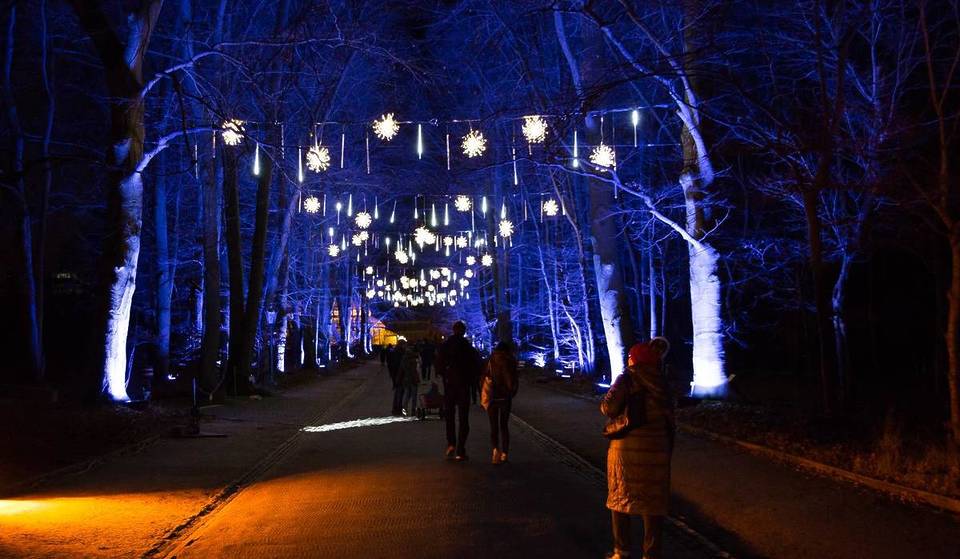 Berlins schönstes Lichtspektakel auf 2 km gibt’s noch bis Mitte Januar: Über 1 Million Lichtpunkte, 3000 Lichterketten und aufwendige 3D-Figuren inmitten vielfältiger Natur
