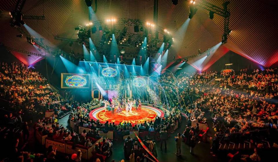 Der renommierteste Weihnachtszirkus Deutschlands ist zurück in Berlin: Bis Anfang Januar könnt ihr eine Mischung aus Poesie, Artistik, Humor & Live-Musik erleben – mit exklusivem Silvester-Special!
