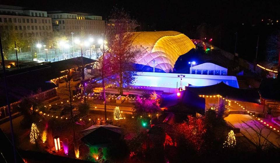 Sustainable &amp; high-tech skating in the middle of Berlin: ultra-modern Glice artificial ice rink between lights, fire pits &amp; mulled wine stands – suitable for all weather conditions!