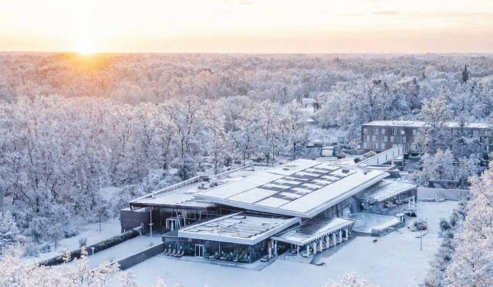 A solo una hora de Berlín, se encuentra un moderno balneario de agua salada en el corazón de la reserva de la biosfera de la UNESCO: agua termal a 1350 m de profundidad, un jardín de saunas con hasta 95 °C, camas flotantes de agua y mucho más.