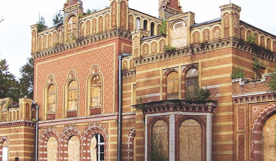 Just one hour from Berlin, you will find Brandenburg’s Alhambra: Moorish style with unique terracotta ornamentation that is rarely found in Germany — immortalized in drawings by Theodor Fontane.