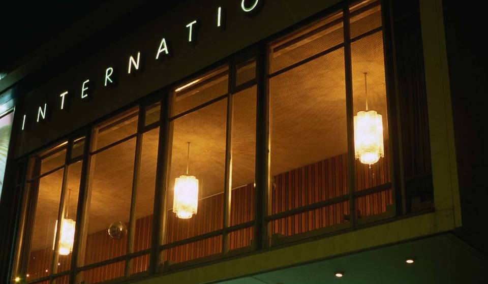 Im Februar 2026 feiert Berlins berühmtestes Kino der 1960er Jahre seine Neueröffnung: Eines der bedeutendsten Bauwerke der DDR-Moderne wird gemeinsam mit zwei Cafés zum spannendsten neuen Ensemble der Stadt!