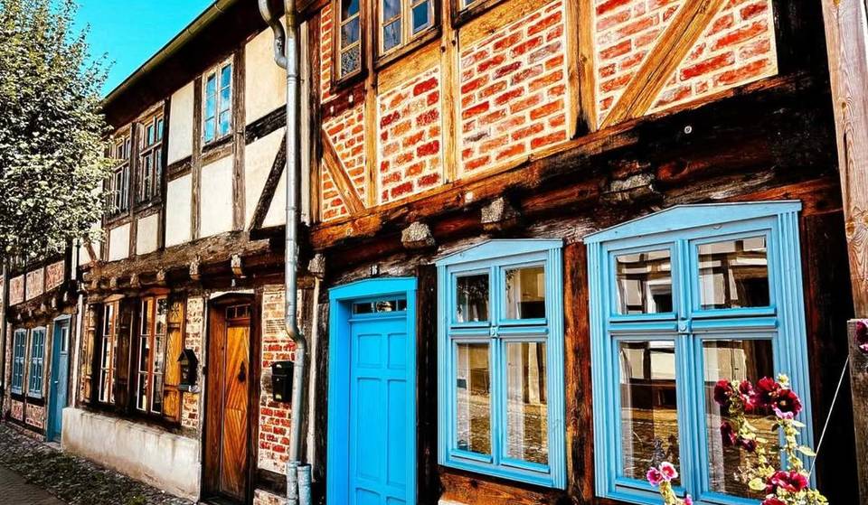 Just 38 kilometers from Berlin to Germany’s largest historic barn district: today a lively cultural and culinary quarter with 40–50 barns full of art, gastronomy, and concept stores!