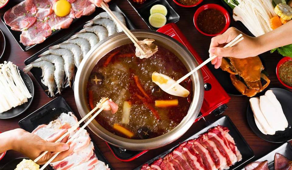 Het nieuwste all-you-can-eat-aanbod in Berlijn: 2 uur onbeperkt hotpot voor slechts € 29,90 met kokos-kippensoep in verse kokosnoot, pittige Sichuan-rundvleesbasis en meer!