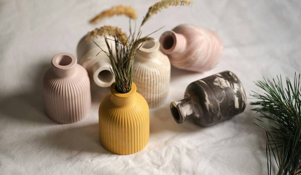 Nur 45 Minuten von Berlin entfernt liegt Deutschlands bedeutenste Keramikwerkstatt, deren Kunst es bereits ins New Yorker MoMA schaffte