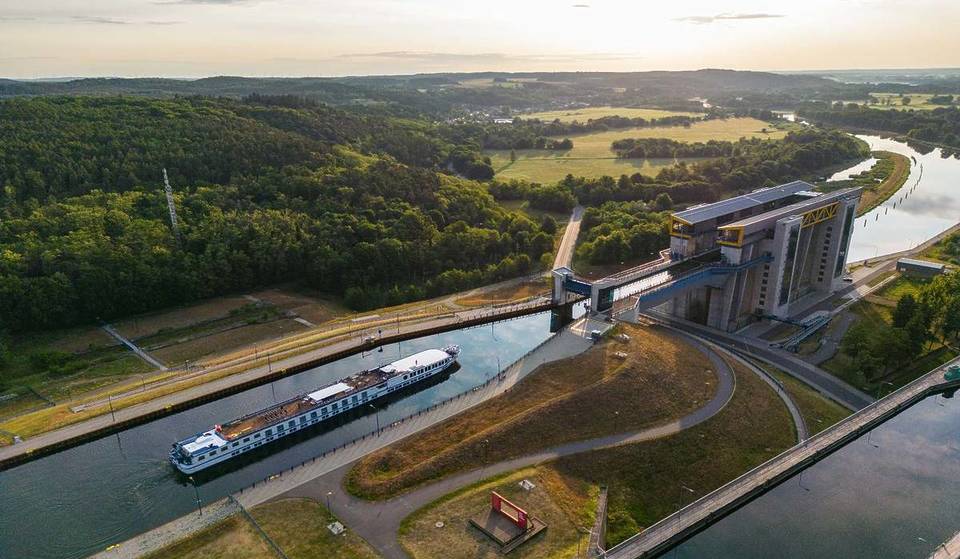 1 Stunde von Berlin zum einst größten Schiffshebewerk der Welt: Ein mechanisches Wunderwerk, das tonnenschwere Schiffe über 36 Meter in die Höhe hebt