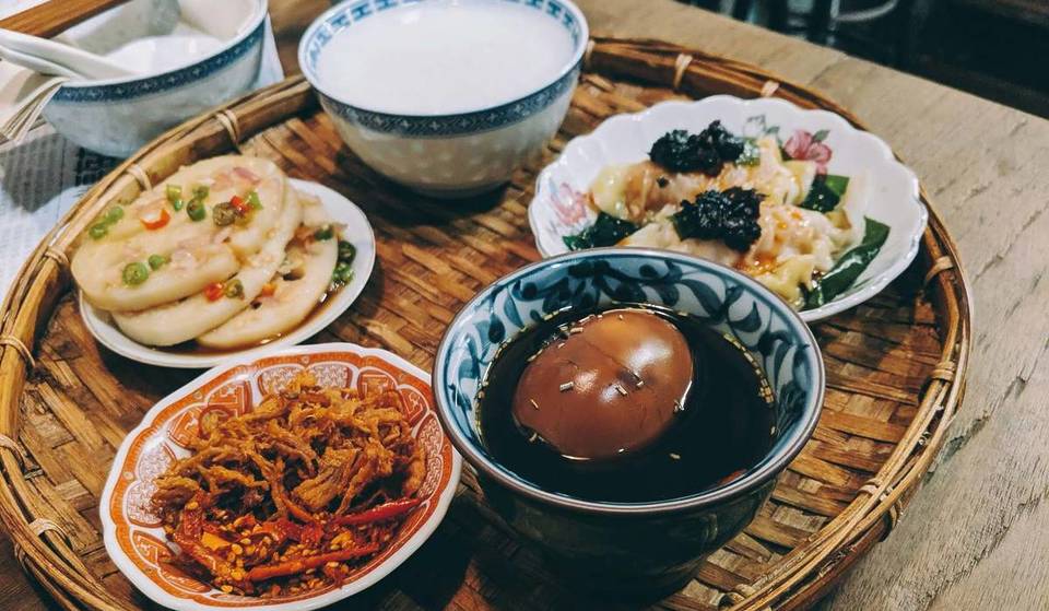 Für nur 18,90 € das beste chinesische All-you-can-eat-Brunch Berlins genießen: 90 Minuten lang unbegrenzt Youtiao, frische Sojamilch und traditionell gefüllte Crêpes – plus asiatischer Supermarkt vor Ort