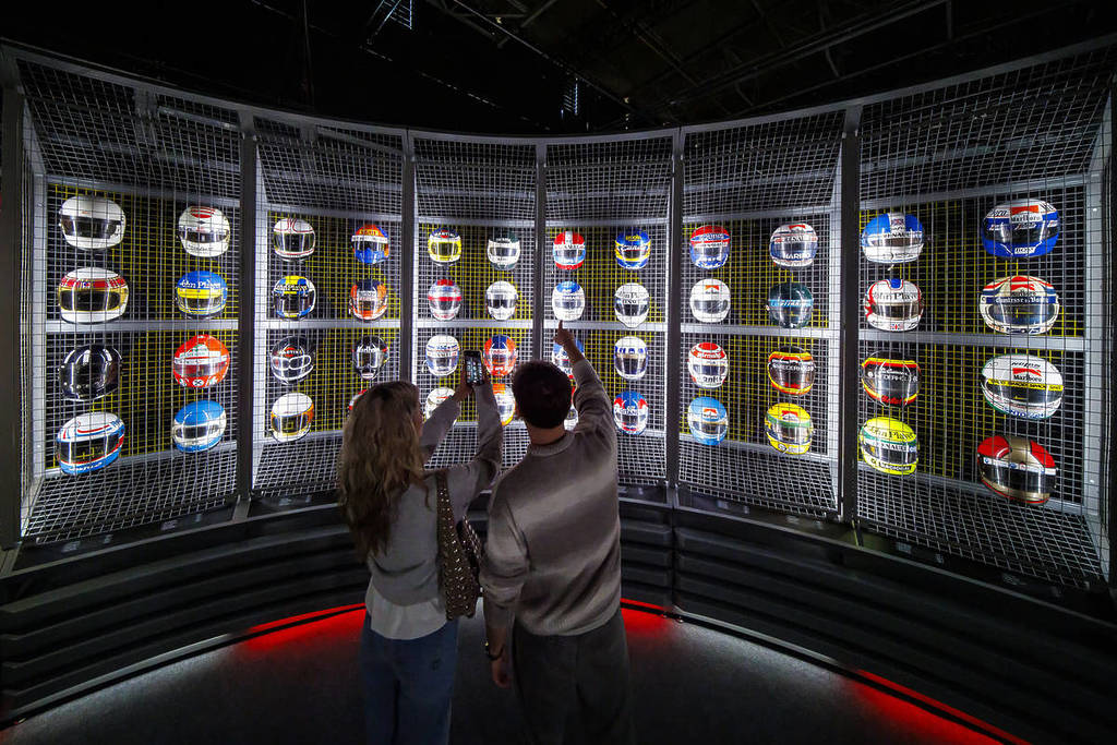 Op de Formule 1®-tentoonstelling in München worden allerlei artefacten getoond.