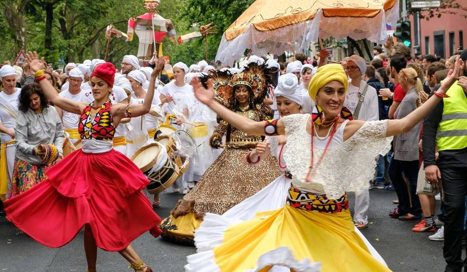 Mancano solo 2 mesi al più grande festival delle culture di Berlino: 4 giorni di programma gratuito ricco di musica dal vivo, danza e spettacoli in una delle feste di strada più famose d’Europa!
