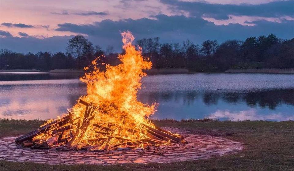 Op slechts 12 km van het centrum opent het grootste tuinpark van Berlijn met Pasen het seizoen: op 90 hectare wachten vuurwerkshows, lichtdans, een kinderprogramma en een groot paasvuur op je!