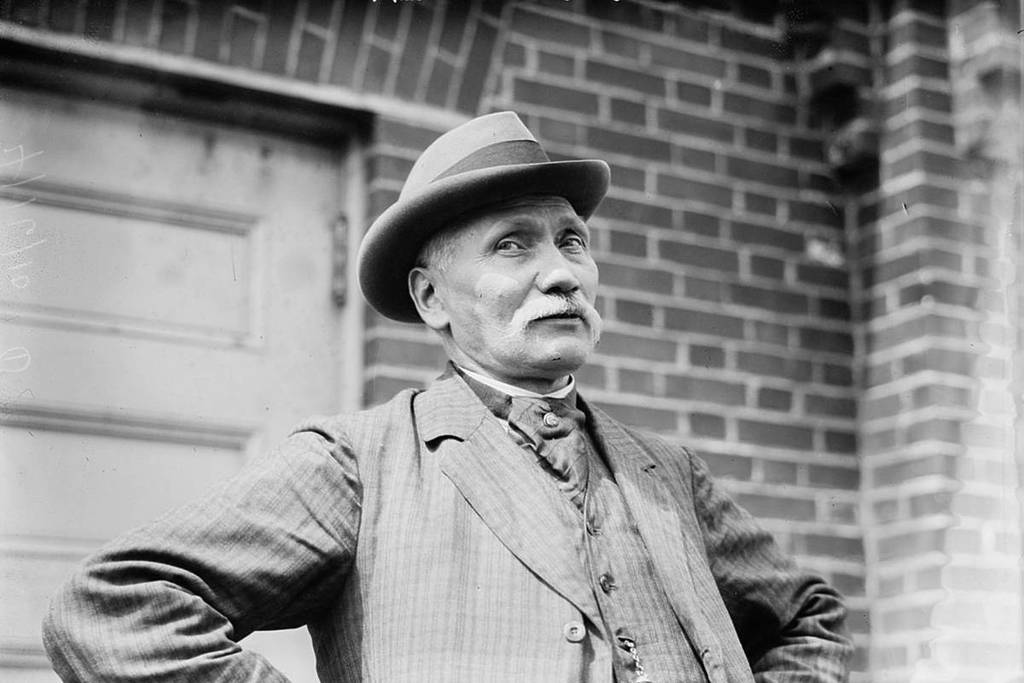 Der Hauptmann von Köpenick wurde durch seinen Rathausraub weltberühmt! Auch von 100 Jahren gab es True Crime.