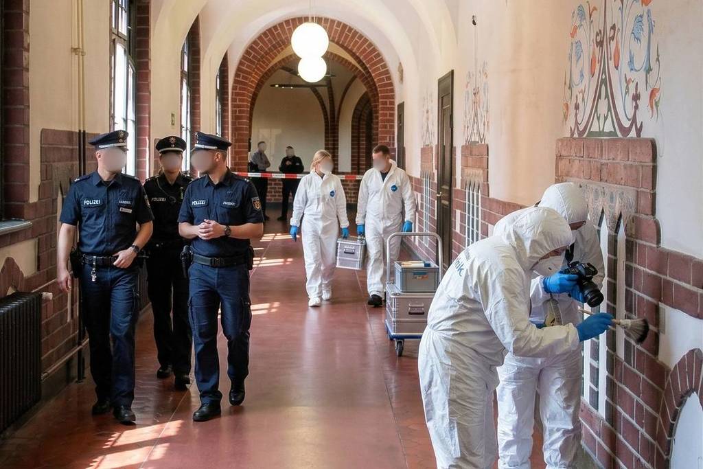 Die Polizei im Rathaus Köpenick.