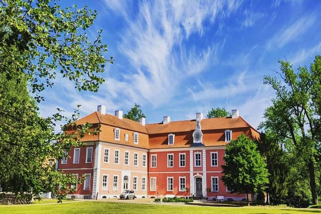 1.5 hours from Berlin to Brandenburg’s largest porcelain collection: A late Baroque palace housing a museum with tableware spanning four centuries, a GDR classroom, and more