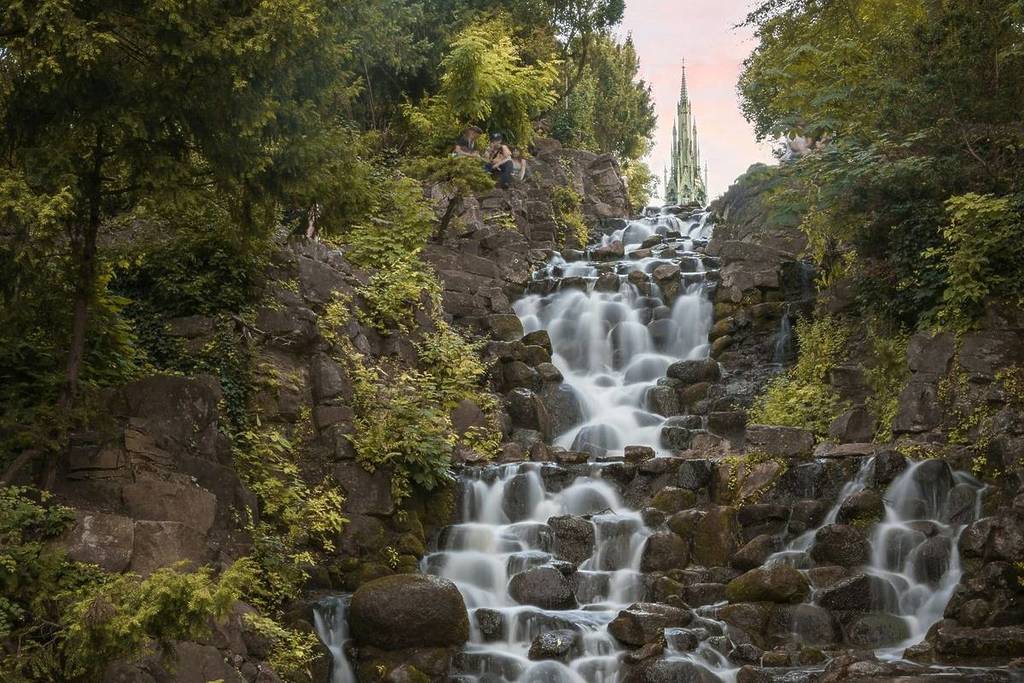 Il Victoriapark a Kreuzberg ha una bella cascata e persino delle viti!