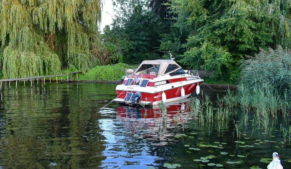 Nur 40 Minuten von Berlin gelangt ihr zur schönsten Barock-Inszenierung Brandenburgs: Ein 5,5 km langer klarer See mit kurfürstlichem Garten, Barockschloss und 7.500 Fliesen im Inneren