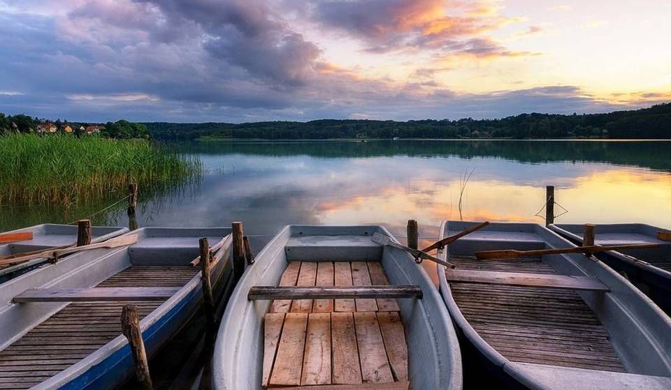 A solo 1 ora da Berlino raggiungi le “Mini-Alpi” del Brandeburgo: un lago profondo 45 metri e cristallino, immerso in un paesaggio insolitamente collinare