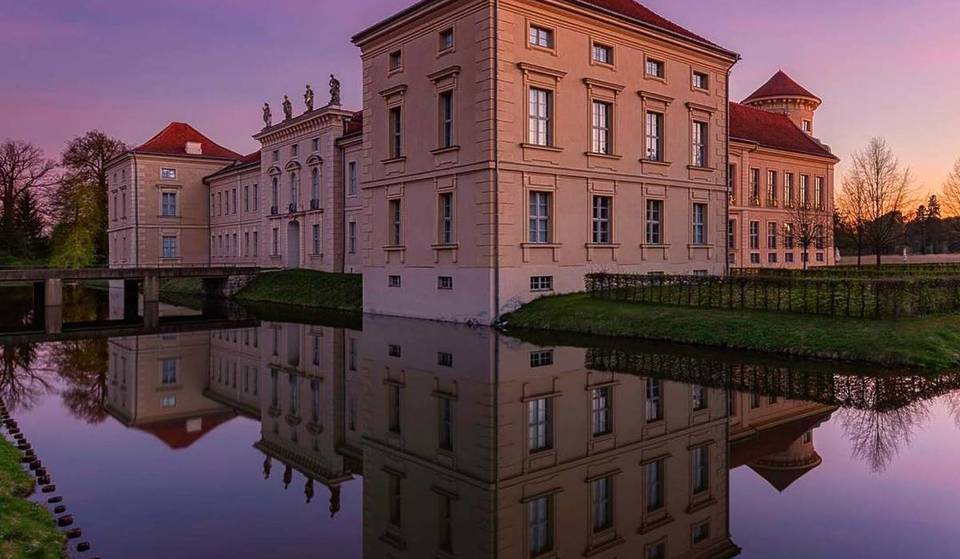 A poco più di un’ora da Berlino si trova un lago con i riflessi più surreali del Brandeburgo: il modello di Sanssouci sembra sprofondare in una rete di corsi d’acqua lunga oltre 70 km