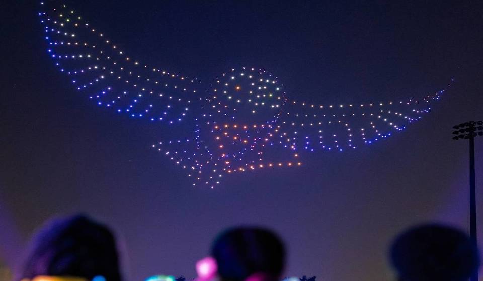 De lucht boven Berlijn wordt het podium voor de legendarische avonturen uit de Harry Potter™-films – met 1.200 drones en een indrukwekkend lichtspel van LED-armbanden