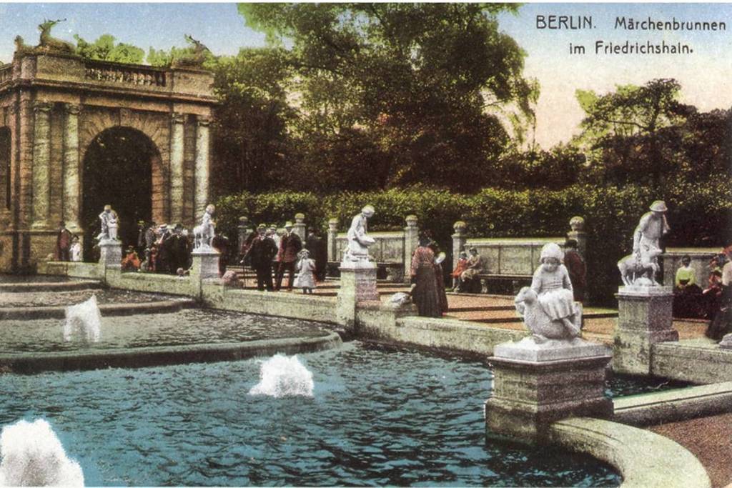 Eine alte Ansichtskarte des Märchenbrunnens in Berlin.