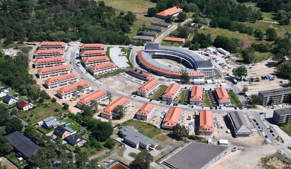A soli 30 minuti da Berlino si trova quello che un tempo era il complesso sportivo più moderno della Germania: un luogo abbandonato di 55 ettari nel Brandeburgo, dove sono state vinte 4 medaglie d’oro e sono stati ospitati 3.500 atleti olimpici